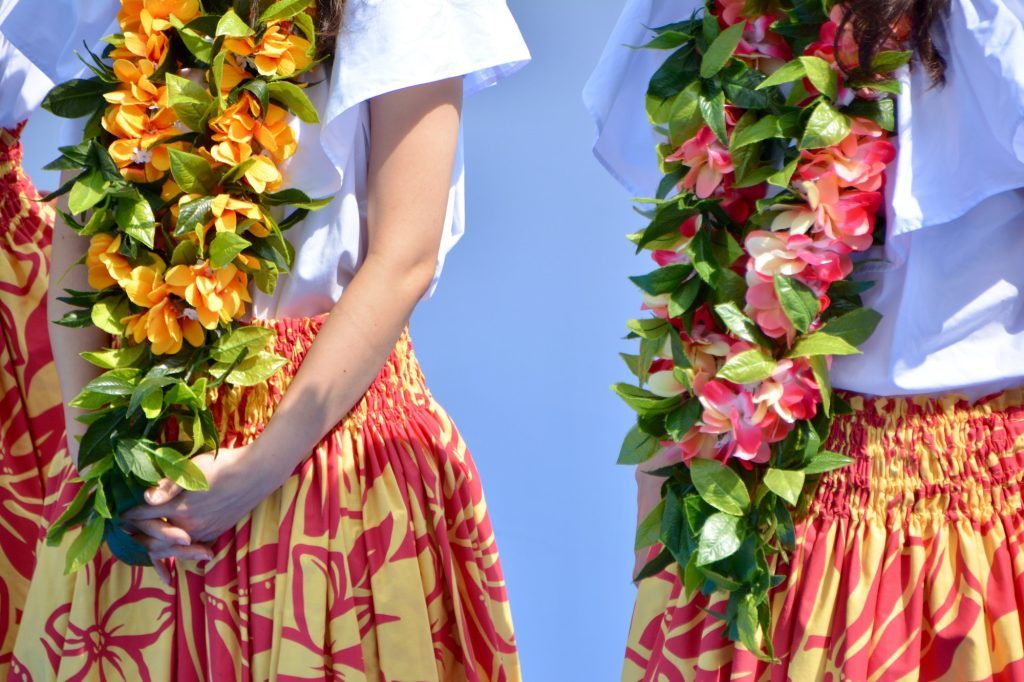 Hawaiian dancers