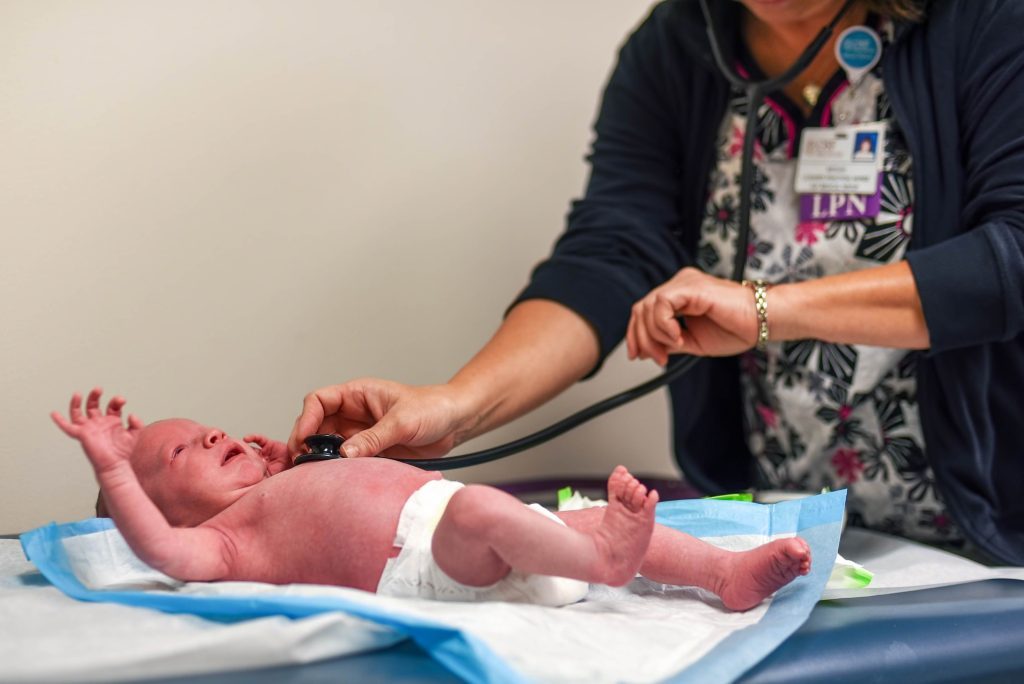 pediatric-nurse-listening-to-newborn-baby-s-heart-with-stethoscope-1024x684-5259029