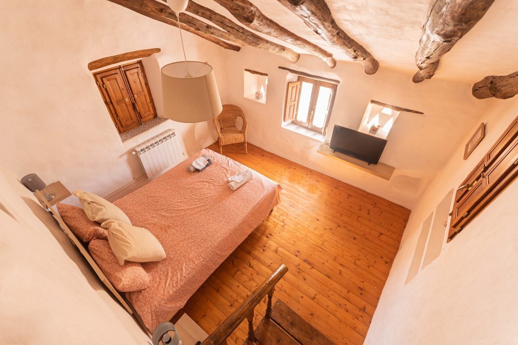 view-from-above-of-cozy-bedroom-of-a-rural-hotel-1024x682-8635030